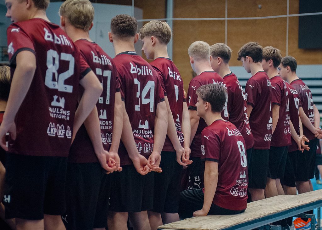 Handbollsspelare på rad LUGI Handboll